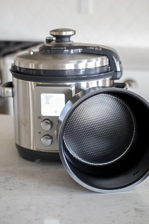 The Breville The Fast Slow Pro Pressure Cooker has a non-stick inner cooking pot. 