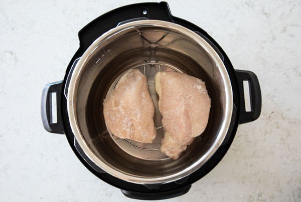 Defrosting frozen chicken in your pressure cooker / Instant Pot