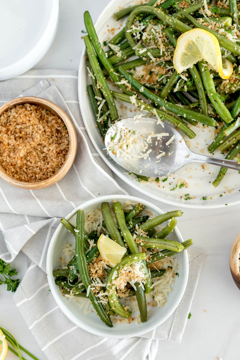 bowls of green beans with lemon and breadcrumbs