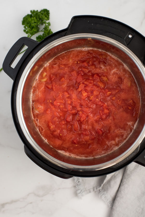 cooking tomato sauce in an instant pot to make american chop suey