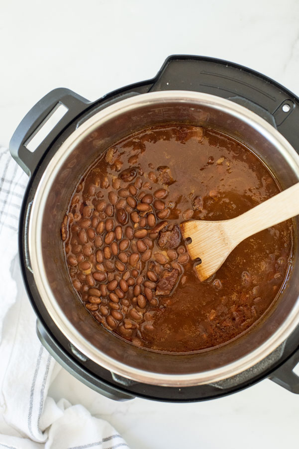 Baking soaked navy beans in an instant pot for pressure cooker baked beans