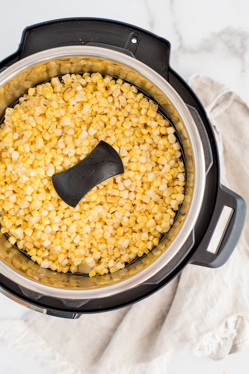 cooking fresh corn off the cob in an instant pot for chowder