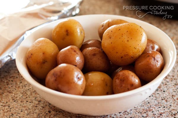 Small-new-potatoes-cooked-in-the-pressure-cooker-pressure-cooking-today