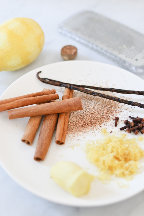 ingredients to make wassail in an electric pressure cooker